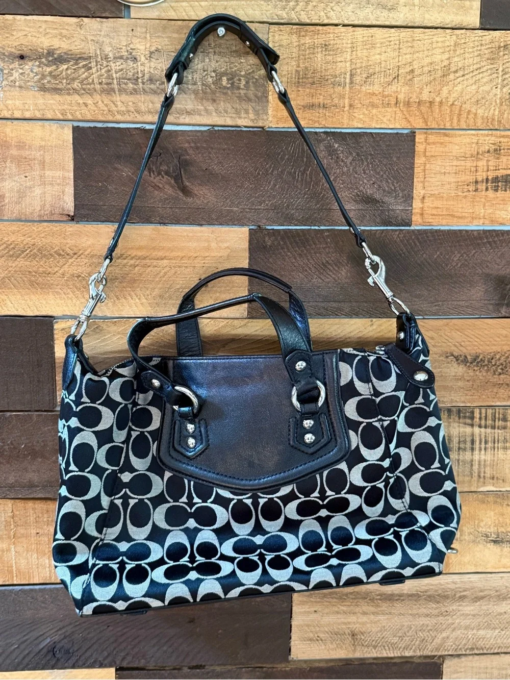 Coach Ashley Signature Satchel with the style number F19242 With Removable Strap